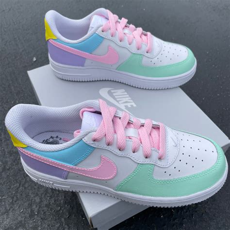 nike air force 1 shoes.